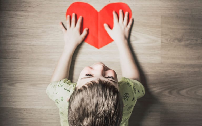 子供のストレスの原因と対処方法。学童期のSOSサインは？